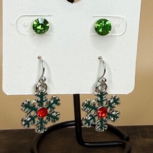 🚨3 for $15🚨 Silver Tone -  Snowflake and Rhinestone Earrings